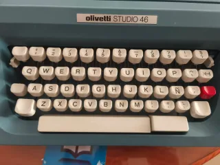 Máquina de escribir Olivetti Studio 46