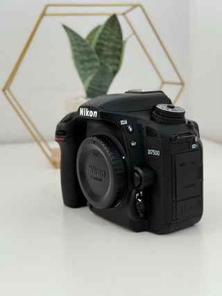Nikon D7500+Objetivo 18-140VR Kit NUEVA A ESTRENAR