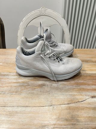 Zapatillas baloncesto Curry Under Armour grises