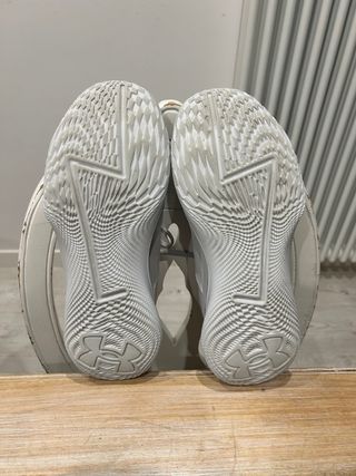 Zapatillas baloncesto Curry Under Armour grises