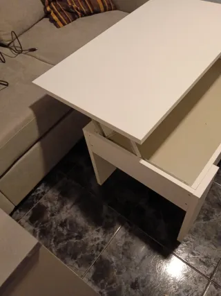 Mesa plegable de madera blanca