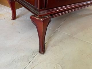 Cómoda caoba con repisa de mármol/granito