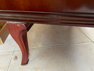 Cómoda caoba con repisa de mármol/granito