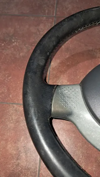 Volante Smart 450 con segni di usura