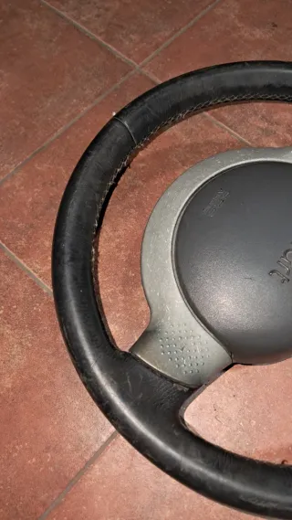Volante Smart 450 con segni di usura