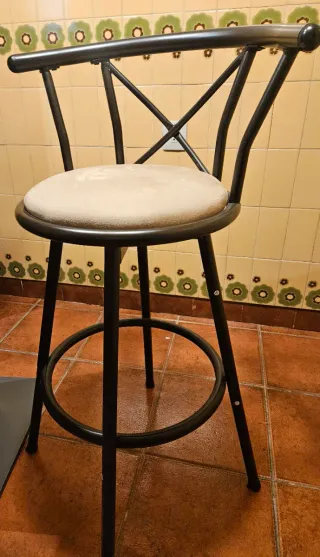 Mesa alta cocina madera + 2 sillas