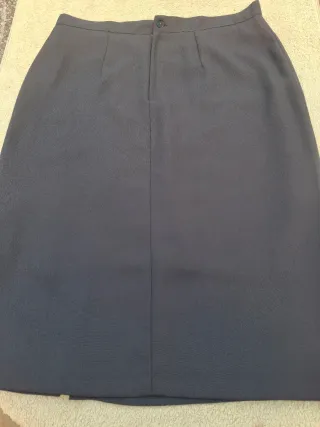 Falda gris T48. Medidas en descripción