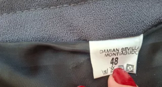 Falda gris T48. Medidas en descripción