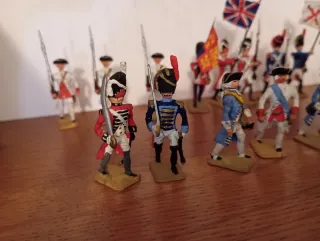 Lotto di 16 soldatini di piombo napoleonici