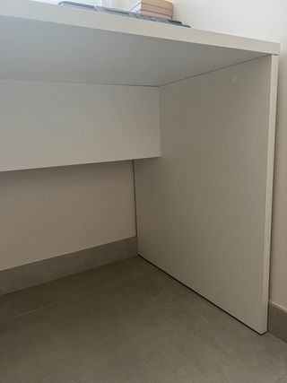 Mesa de escritorio blanca moderna