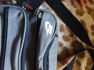 Bandolera /riñonera /mochilita Nike Gris