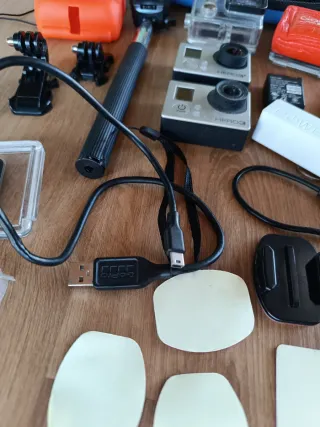 GoPro HERO3+ y HERO3 con accesorios.