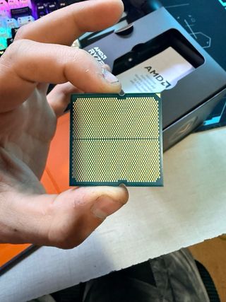 AMD Ryzen 7 7800X3D - Menos de 1 año