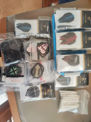 Plumas de dardos aleatorias