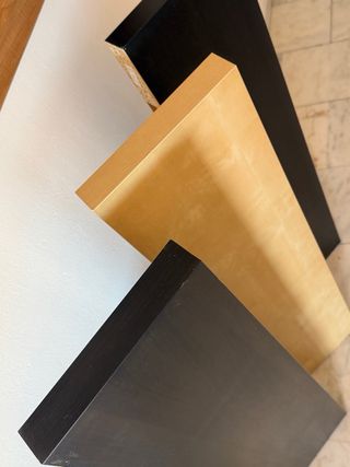 Estanterías flotantes Ikea madera y negro