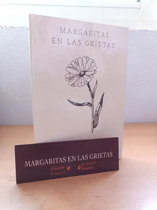 Libro de poesía "Margaritas en las grietas"