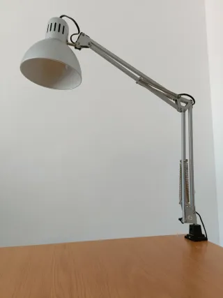 Flexo de mesa gris metálico