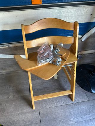 Trona de madera evolutiva