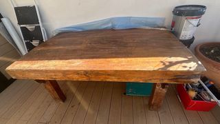 Mesa de comedor de madera rústica