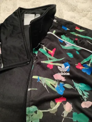 Conjunto Chándal Adidas Floral y Negro