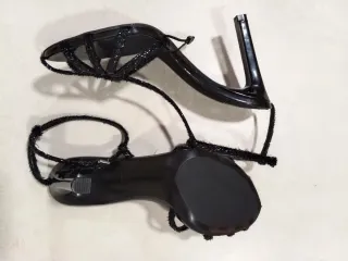 Sandalia tacón negro