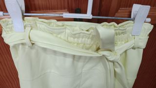 Falda amarilla con encaje negro