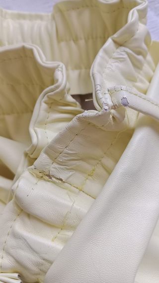 Falda amarilla con encaje negro