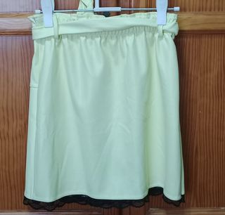 Falda amarilla con encaje negro