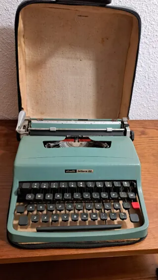 Máquina de escribir Olivetti Lettera 32