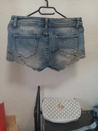 Shorts Vaqueros con Pedrería y Encaje Talla M
