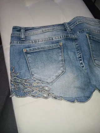 Shorts Vaqueros con Pedrería y Encaje Talla M