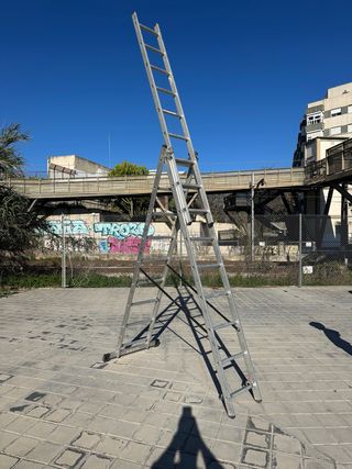 Escalera de aluminio plegable