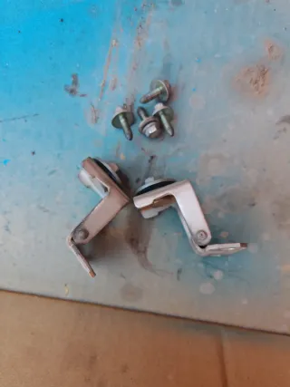 Bisagra portón trasero para coche