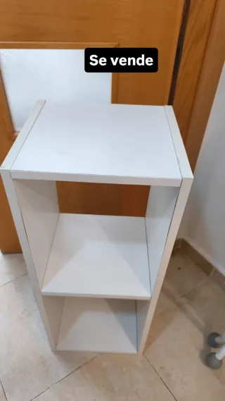 Estantería blanca de madera