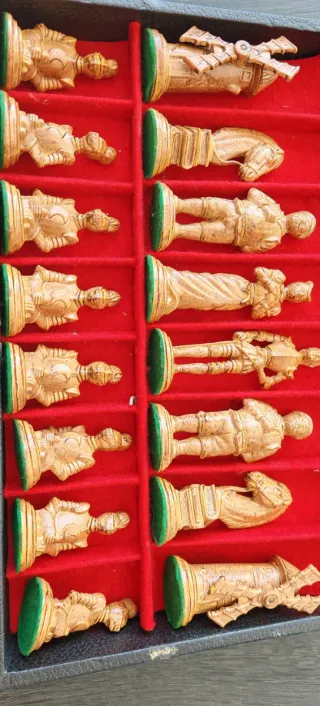 Ajedrez Madera Don Quijote. Falta un peón.