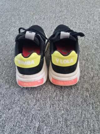 Zapatillas Bimba y Lola Negras y Amarillas