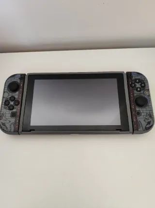 Nintendo Switch V2 (versione 2019 con prefisso XKJ) con custodia, scheda micro SD 64 GB e accessori