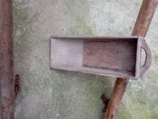 Medidor de grano antiguo de madera