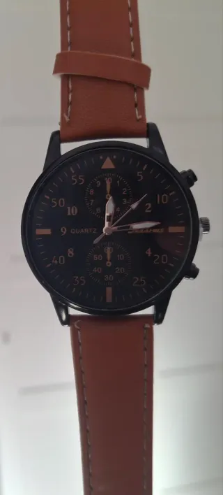 Reloj Elegante + 3 Pulseras