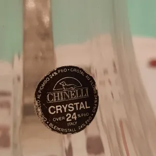 Anfora in cristallo con manico in metallo