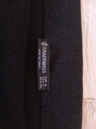 Falda larga negra con abertura a un lado