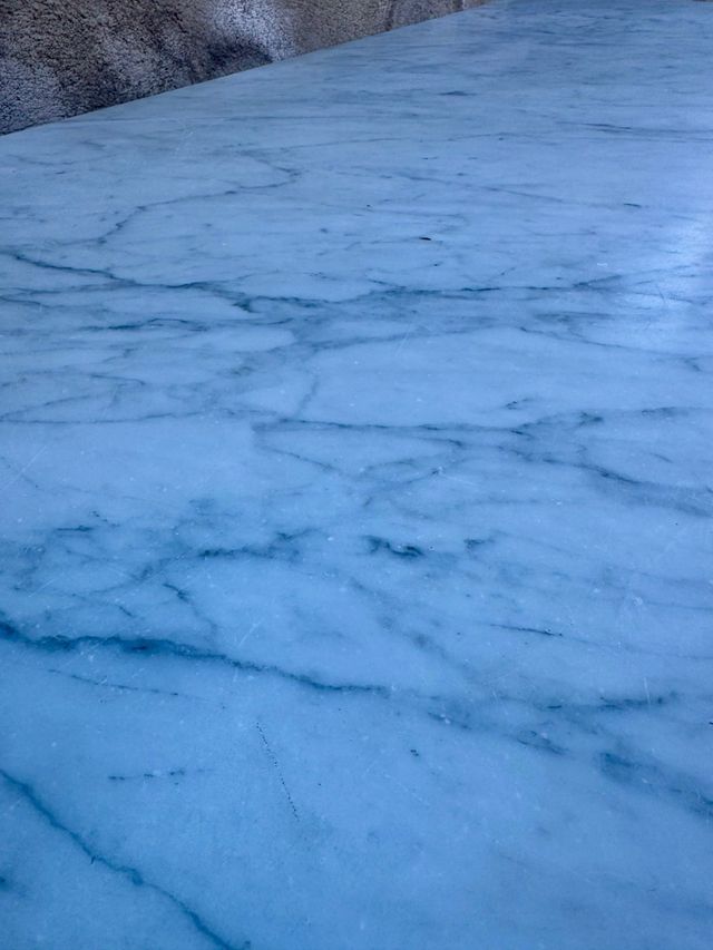 Cajonera antigua madera con mármol