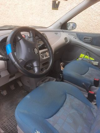 Nissan Almera 2001