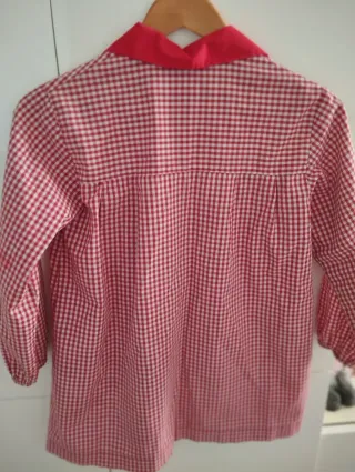 Babero Teresianas Cuadros Rojo