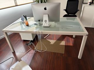 Tavolo da ufficio in legno e vetro