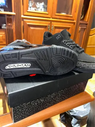 Zapatillas Jordan Negras y Grises