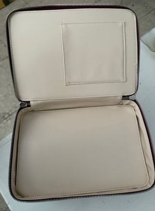 Estuche de maquillaje burdeos