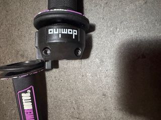 Acelerador Domino Puños Power Motor Morados