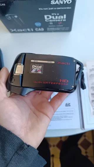 Câmara Sanyo Xacti CA9 à prova de água completa