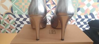 REGALO Zapatos fiesta Gloria Ortiz plata T.40